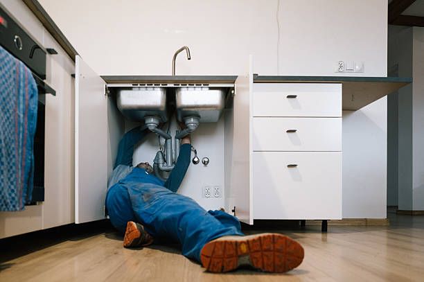 Professional Emergency Plumber technician working in Hazleton, IN